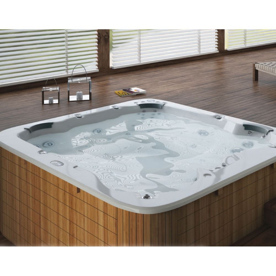 Xenon Spa (6 Seater)